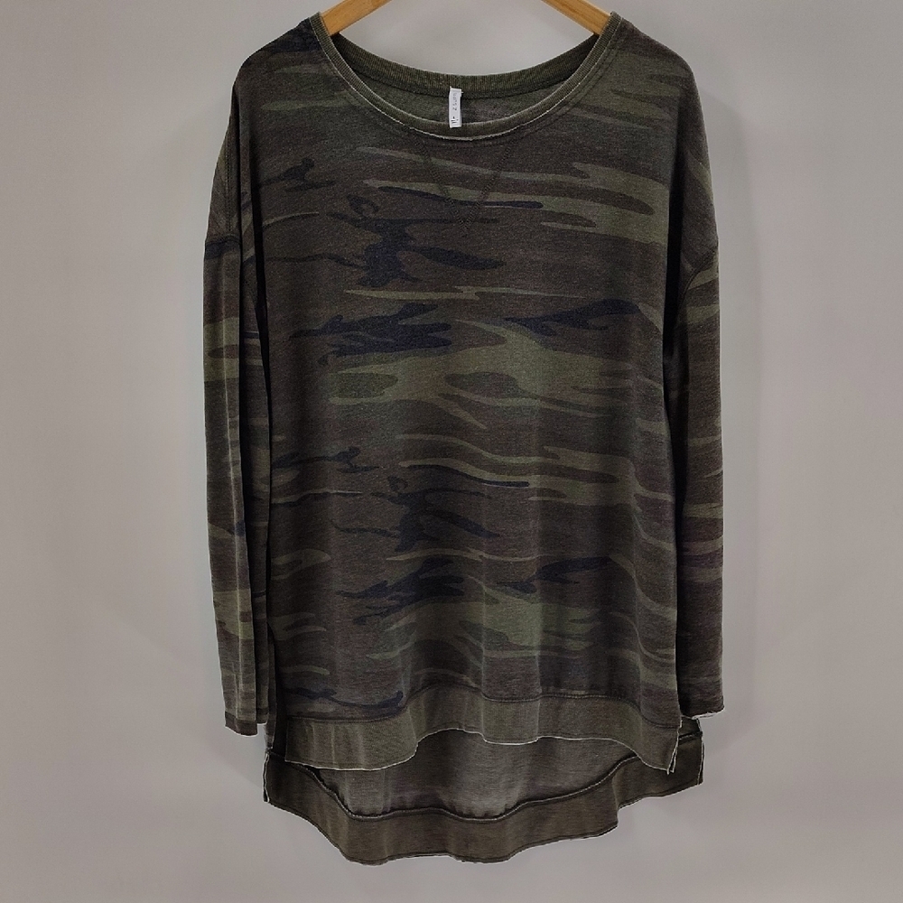 Z Supply Top Oversized Size Large Camo High Side Slits Long Sleeve Green